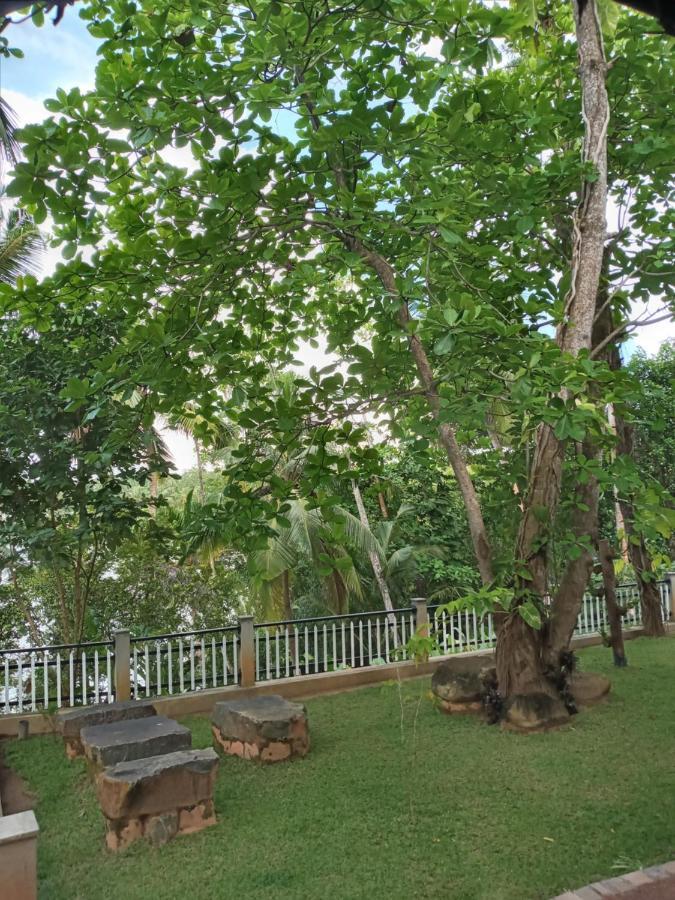 Villa Birdlake Хикадува Екстериор снимка