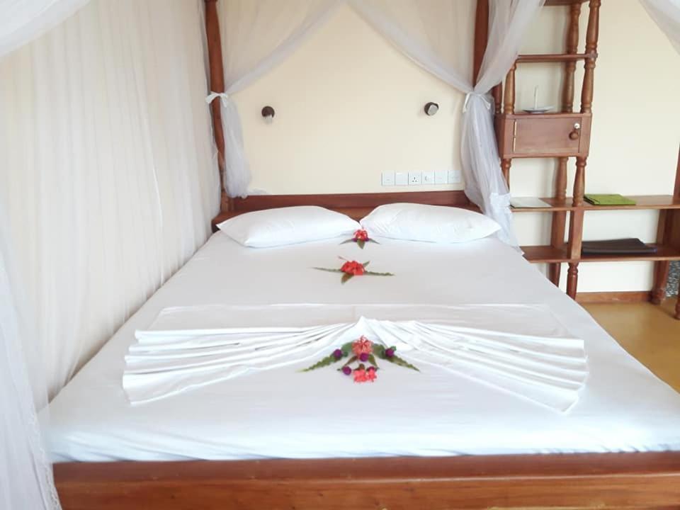 Villa Birdlake Хикадува Екстериор снимка